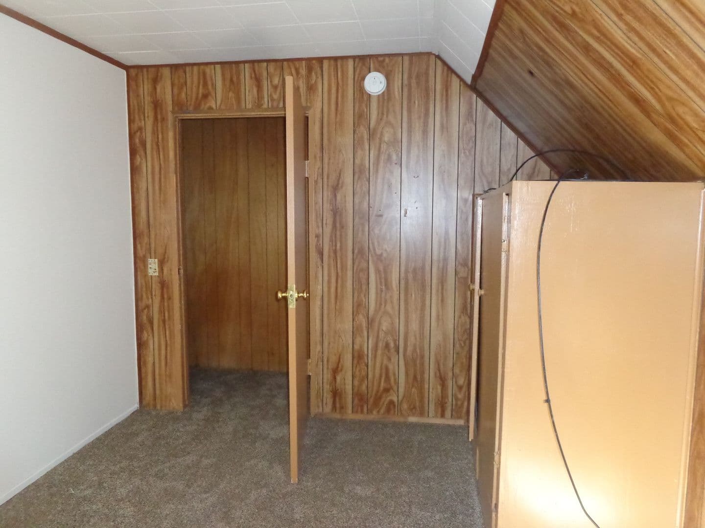 Crestline House: 1021 Coulter Pine