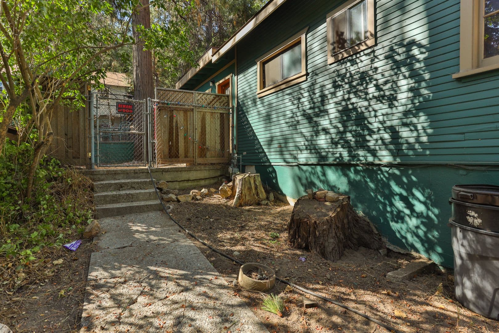 Crestline House: 23747 Shady Ln