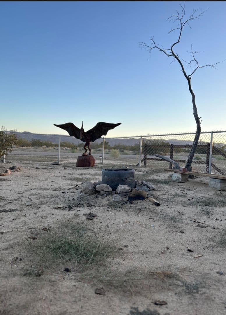 Joshua Tree House: 65076 E Broadway