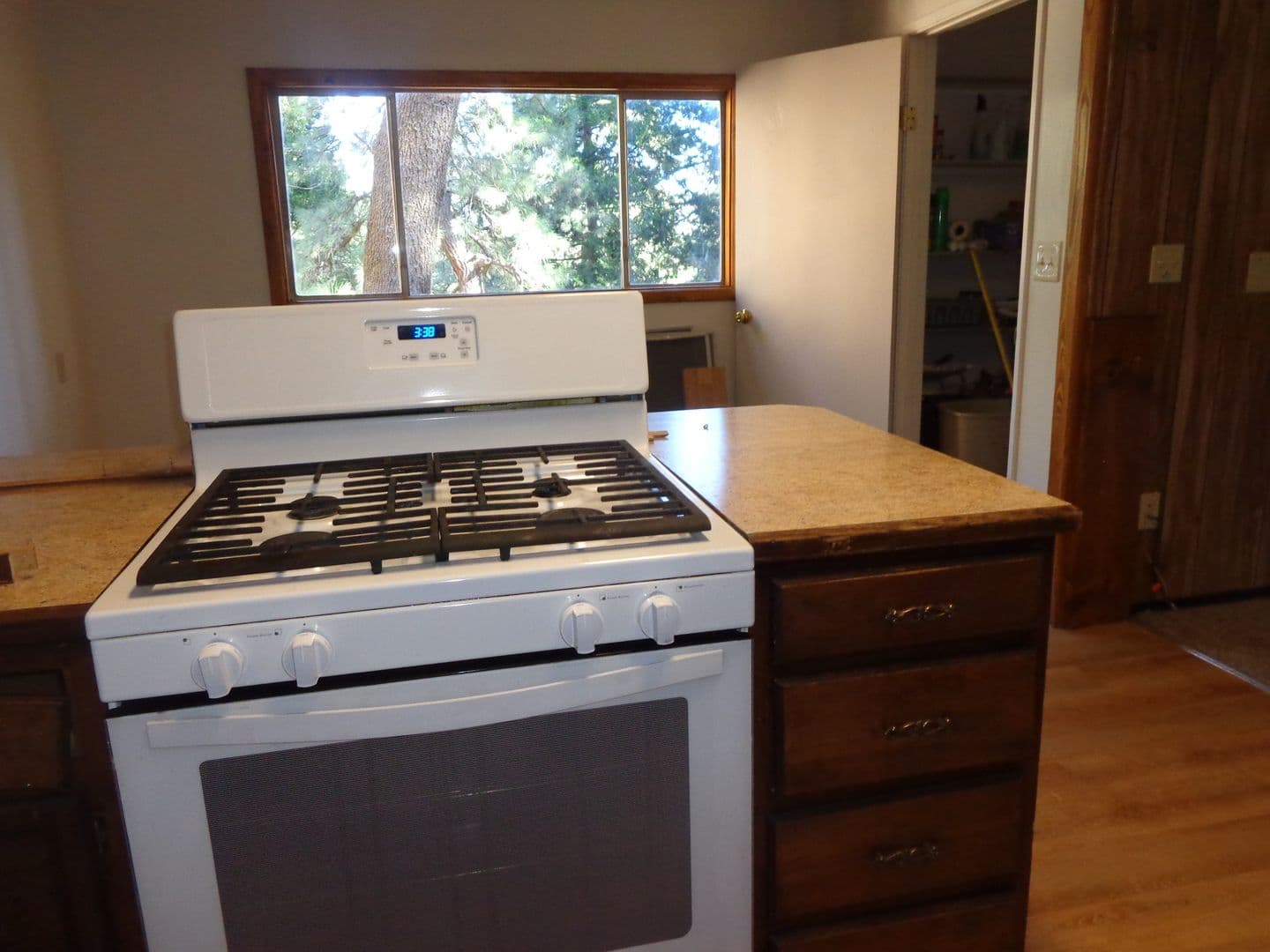 Crestline House: 1021 Coulter Pine