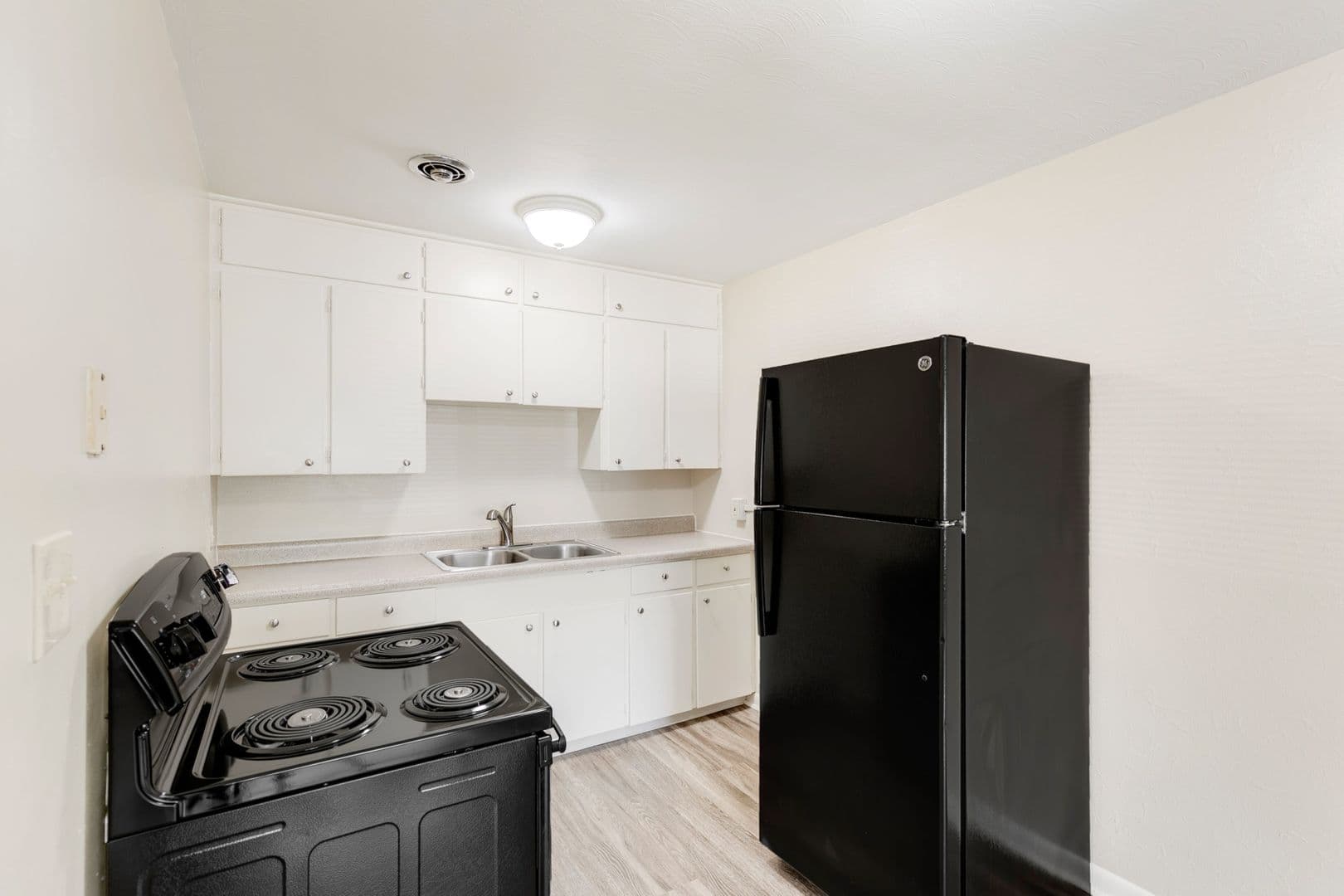 Littleton Apartment: 1116 W. Lilley Ave.
