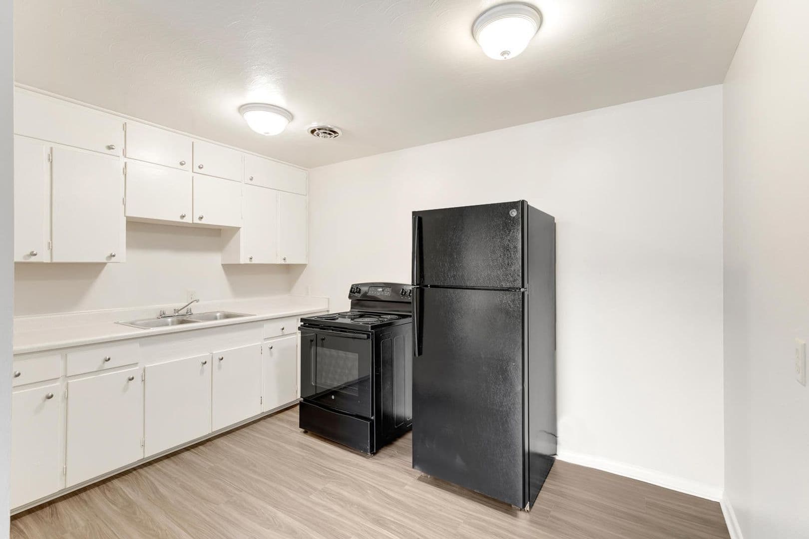 Littleton Apartment: 1116 W. Lilley Ave.