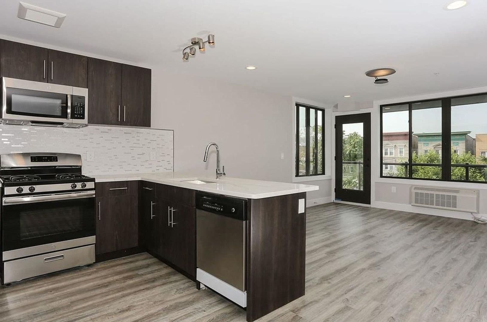 WEEHAWKEN Apartment: 4710 PARK AVE