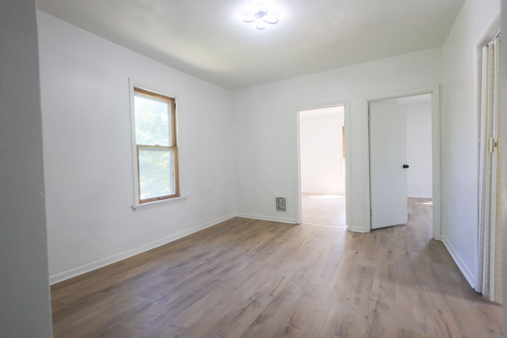 Lorain House: 816 W 22nd St