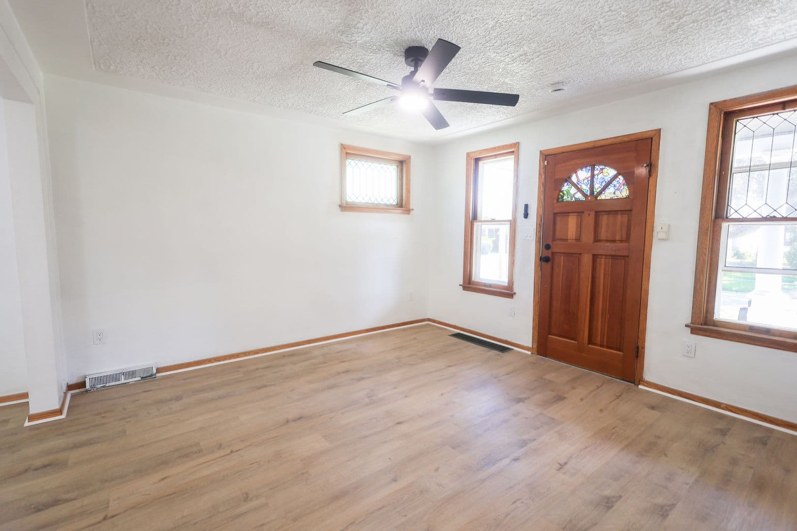 Lorain House: 816 W 22nd St