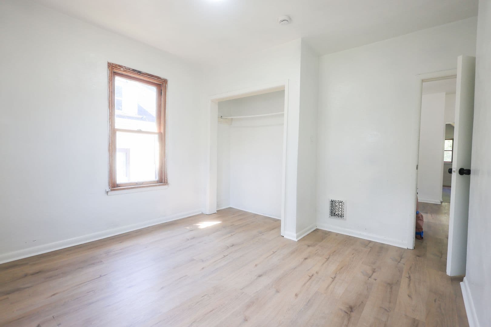 Lorain House: 816 W 22nd St