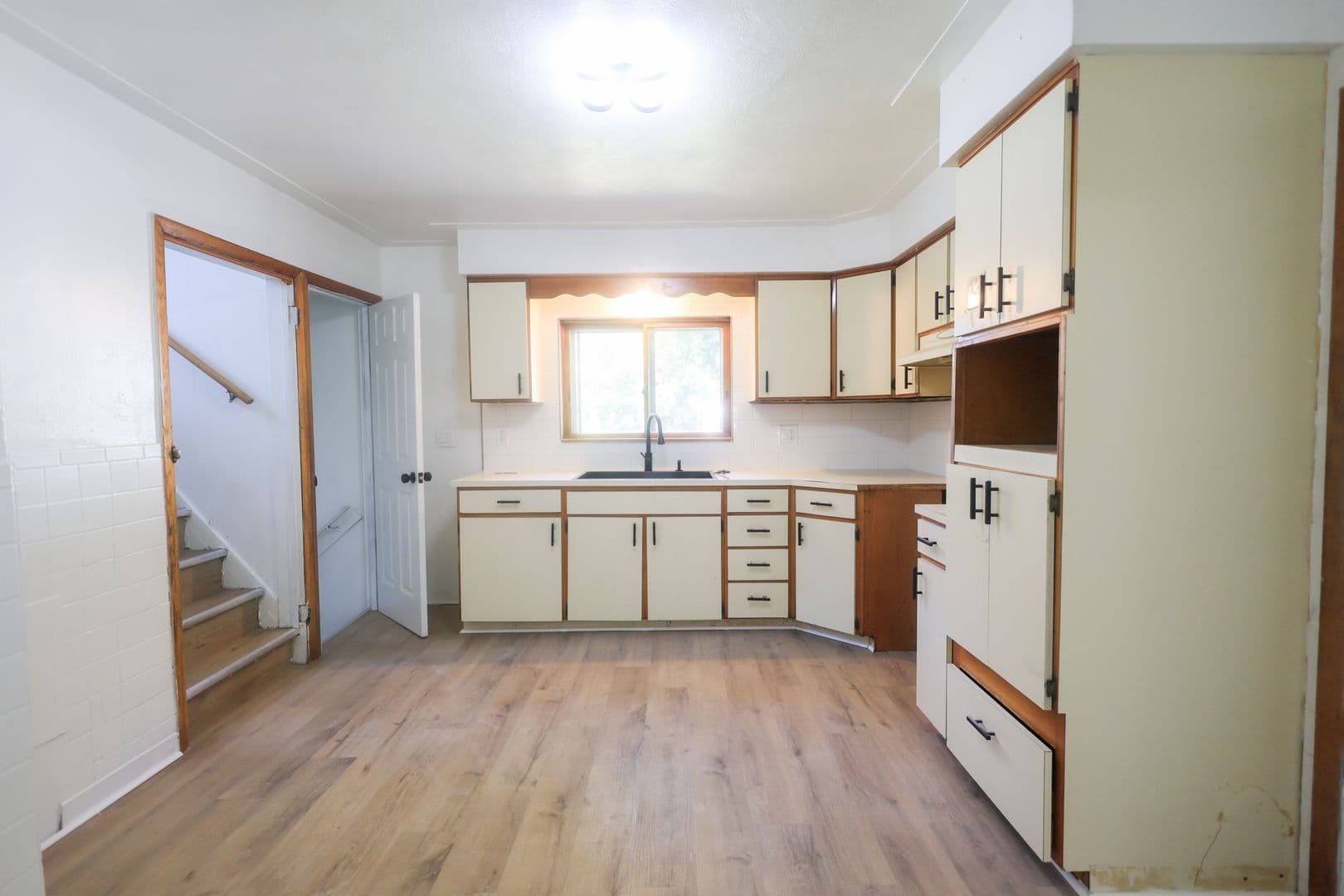 Lorain House: 816 W 22nd St