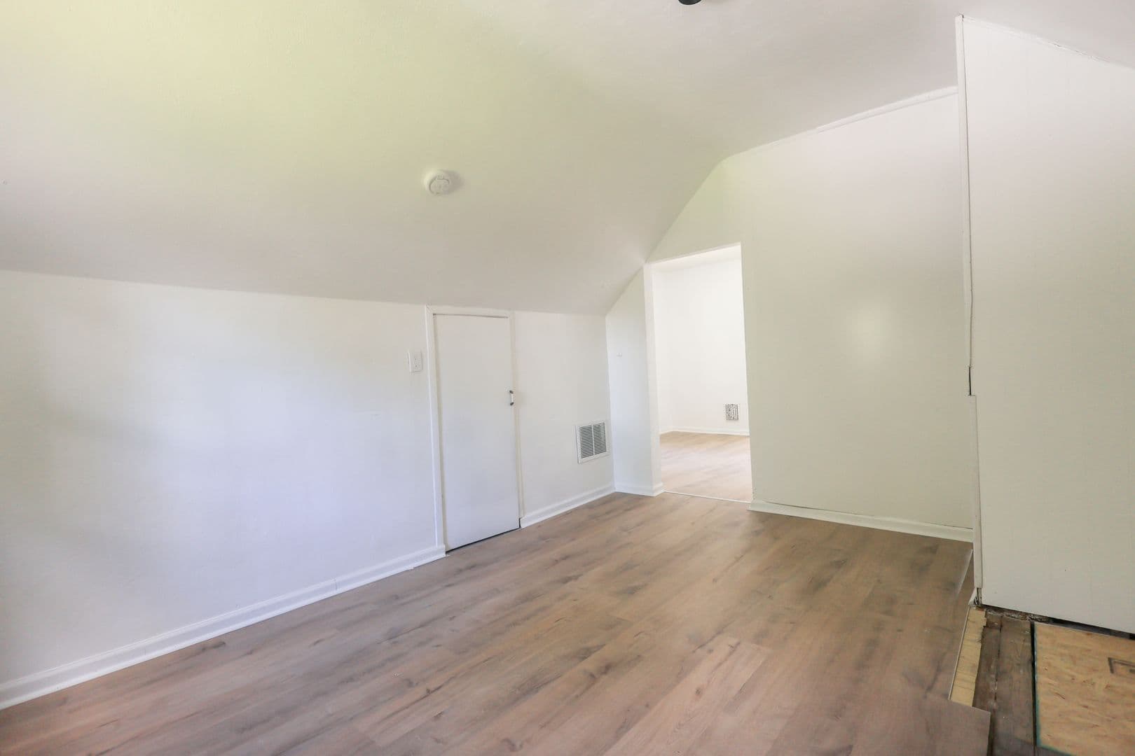 Lorain House: 816 W 22nd St