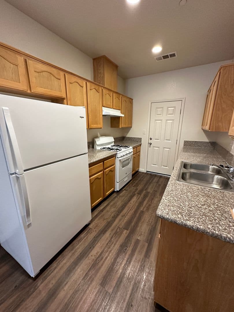 Bakersfield Apartment: 3125 Park Meadows Drive Unit B