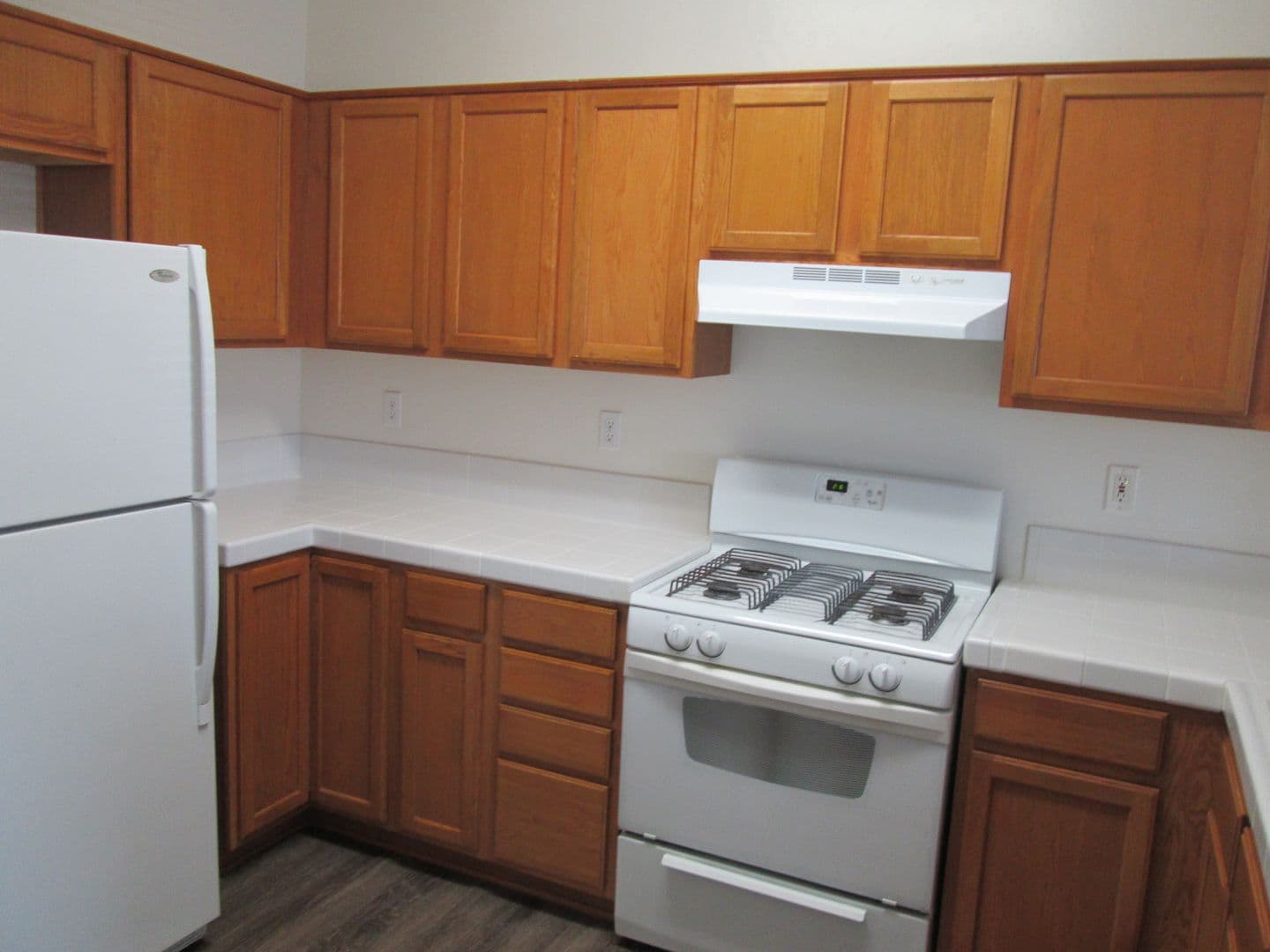 Bakersfield Apartment: 523 Yellow Meadow Court