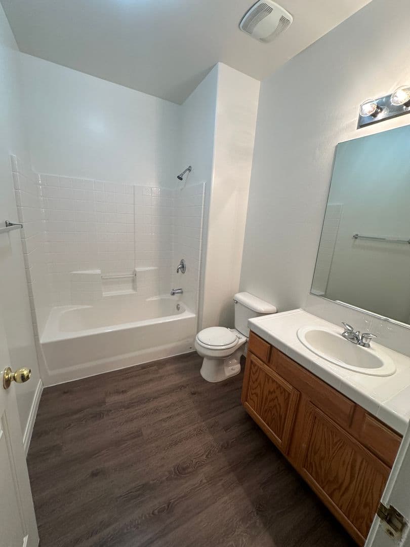 Bakersfield Apartment: 3835 Pine Meadow Drive