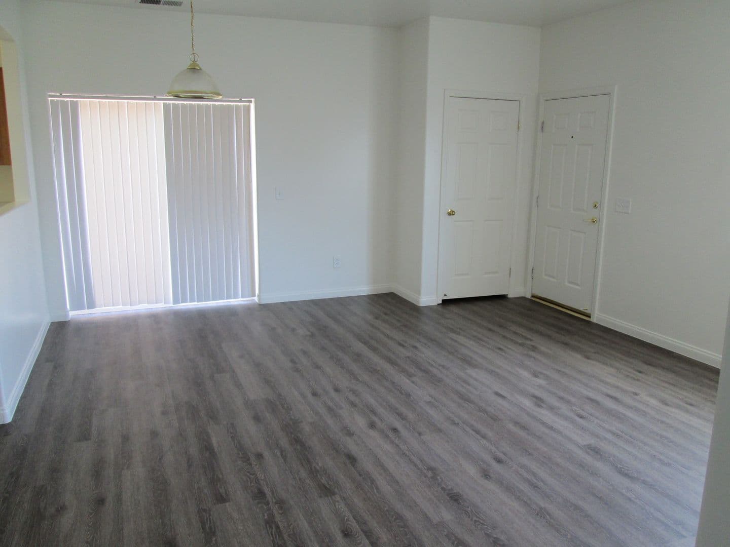 Bakersfield Apartment: 523 Yellow Meadow Court