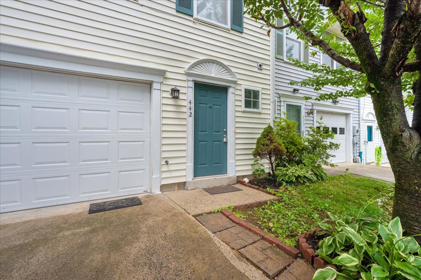 Frederick House: 442 Blossom Lane