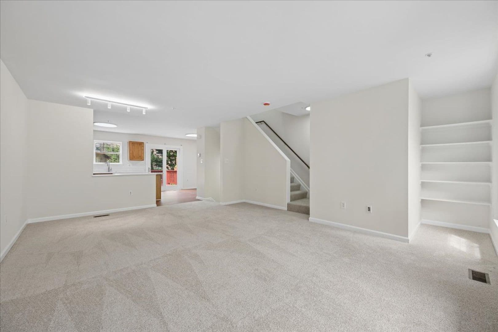 Frederick House: 442 Blossom Lane