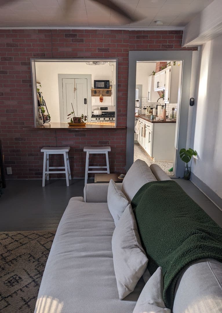 Manitou Springs Apartment: 953 Osage Ave