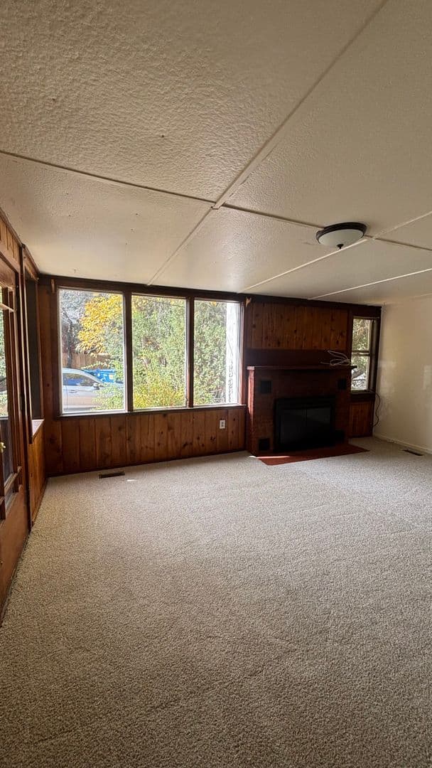 Manitou Springs Apartment: 612 High St.