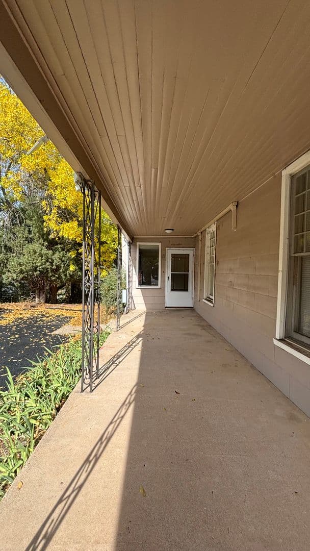 Manitou Springs Apartment: 612 High St.