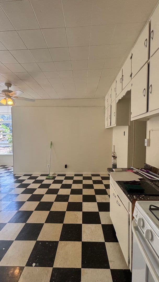 Manitou Springs Apartment: 612 High St.