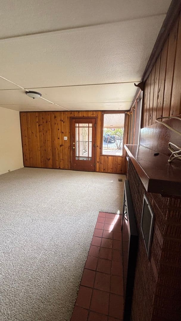 Manitou Springs Apartment: 612 High St.