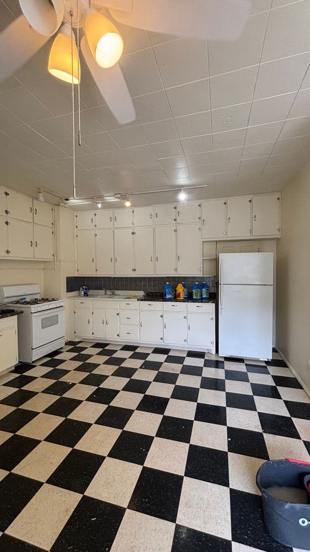 Manitou Springs Apartment: 612 High St.