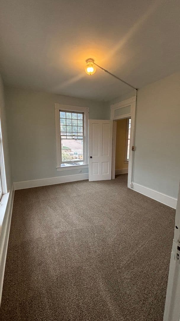 Manitou Springs Apartment: 612 High St.