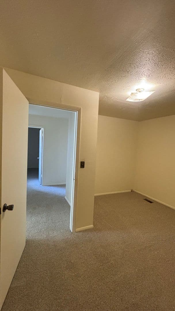 Manitou Springs Apartment: 612 High St.