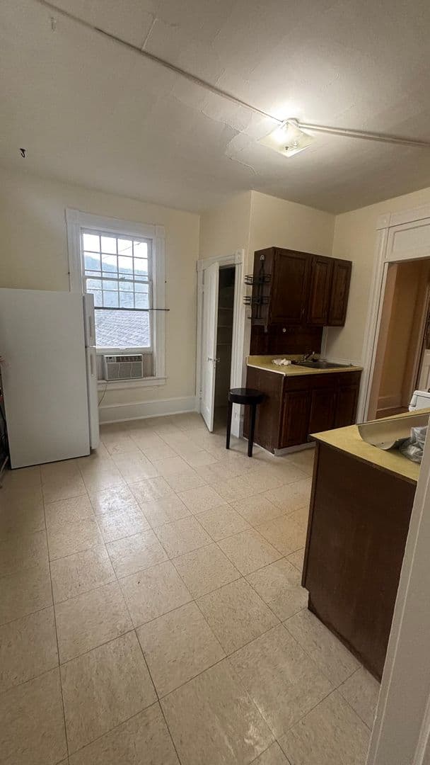 Manitou Springs Apartment: 612 High St.