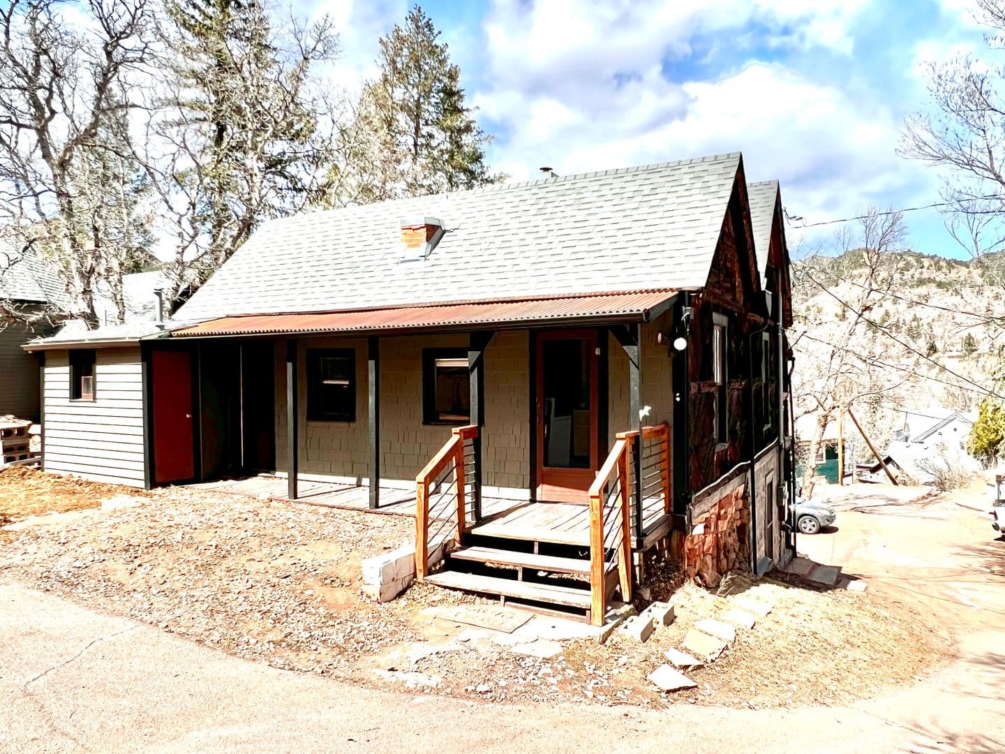 Manitou Springs Apartment: 953 Osage Ave