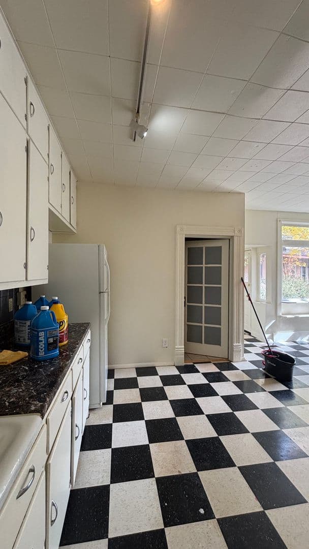 Manitou Springs Apartment: 612 High St.