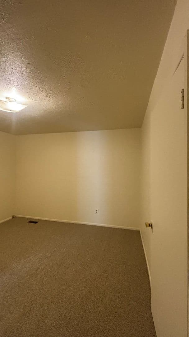 Manitou Springs Apartment: 612 High St.