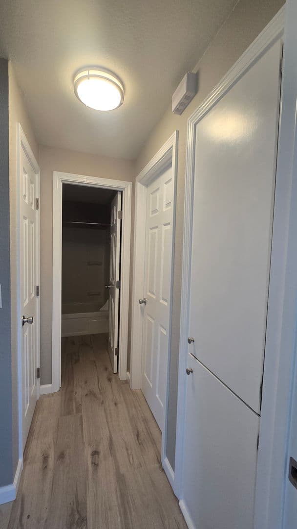 Keizer Apartment: 180 Garland Way N
