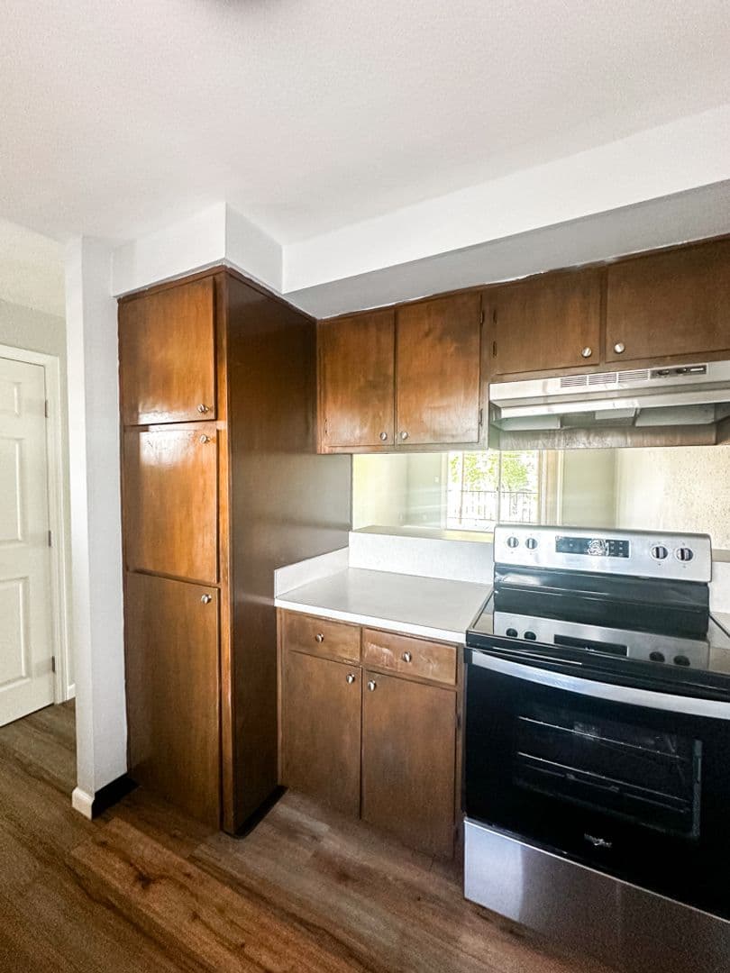 Salem Apartment: 4072 - 4098 Market St NE