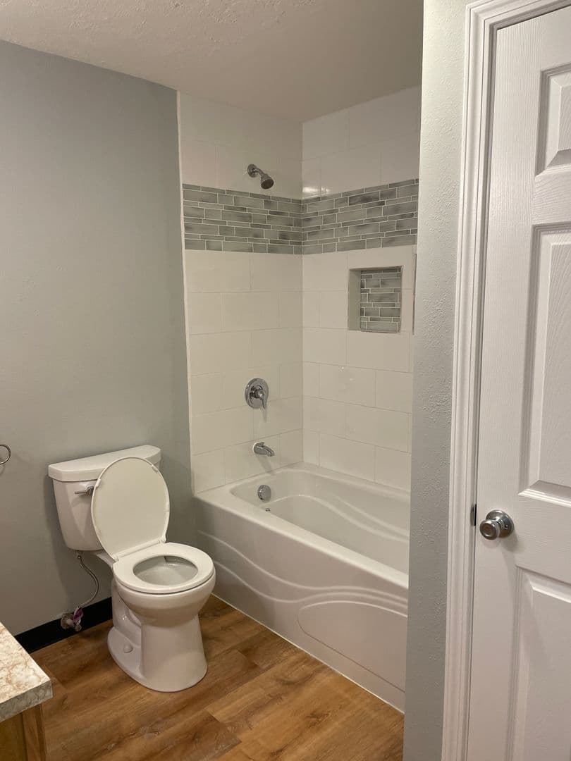 Salem Apartment: 1102-1180 Pine St NE