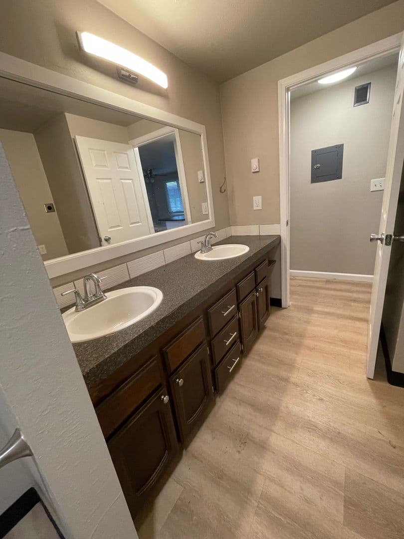 Eugene Apartment: 3659 West 18Th Ave, #6, Office