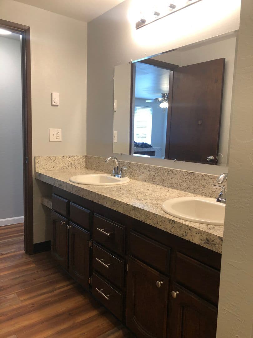 Eugene Apartment: 3659 West 18Th Ave, #6, Office