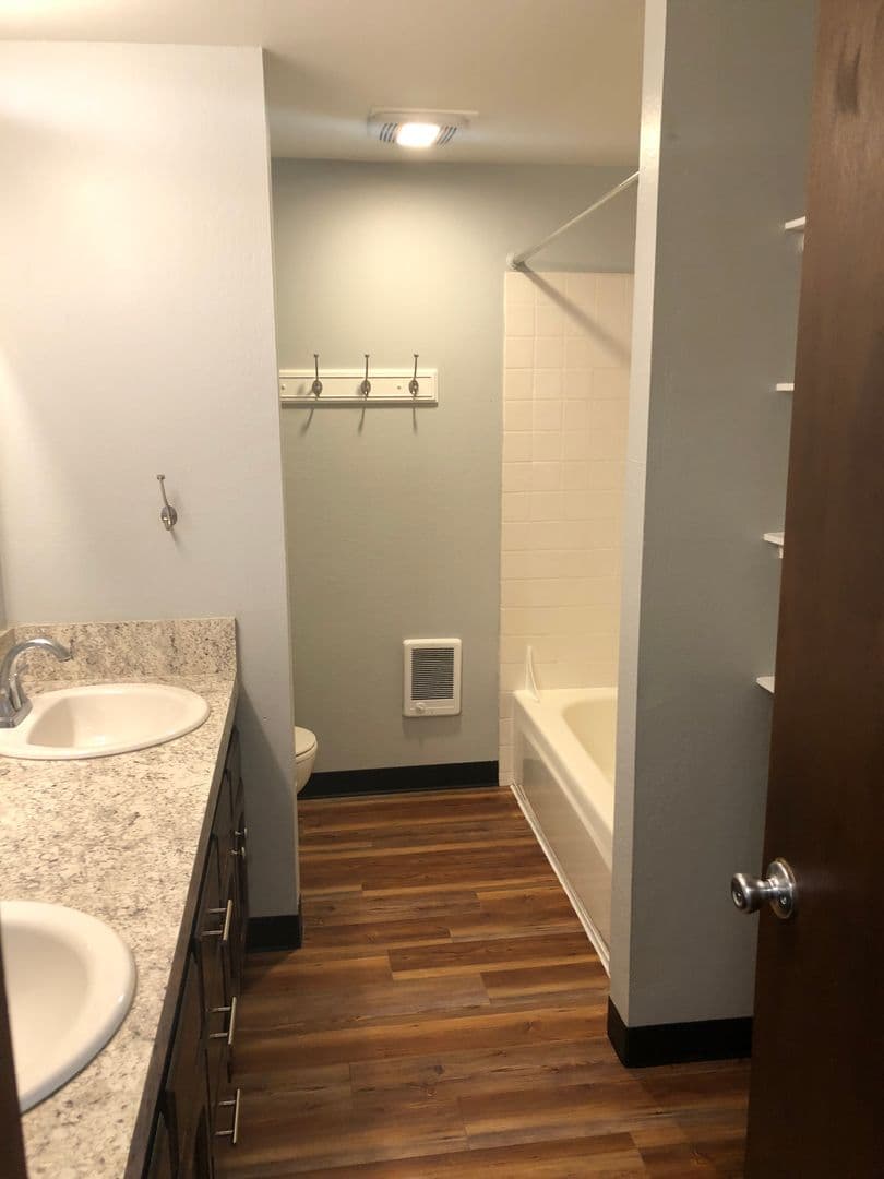 Eugene Apartment: 3659 West 18Th Ave, #6, Office