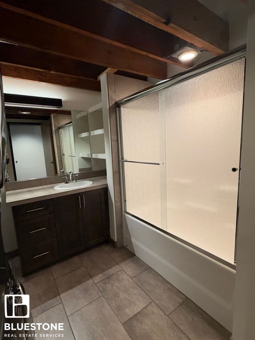 Salem Apartment: 241, 255, 249 Liberty ST NE