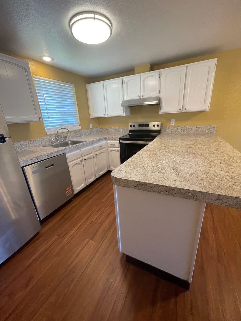 Eugene Apartment: 3659 West 18Th Ave, #6, Office