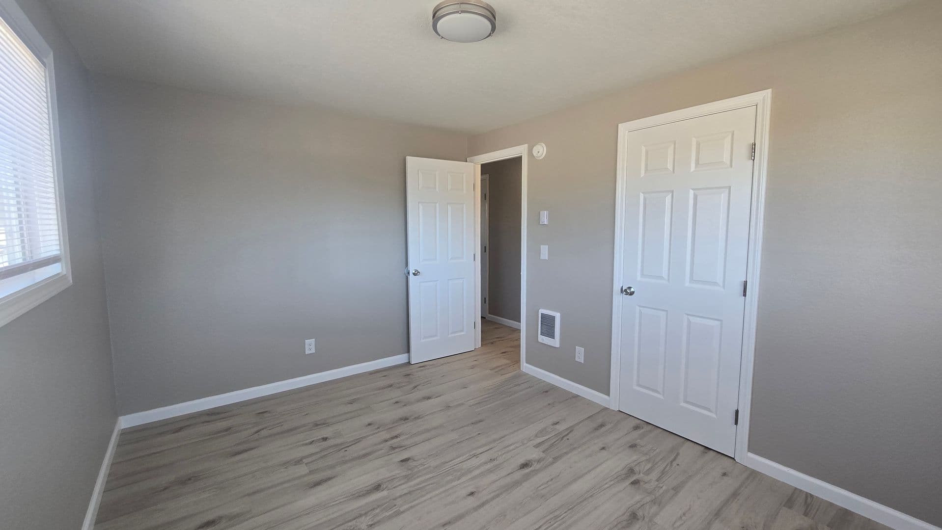 Keizer Apartment: 180 Garland Way N