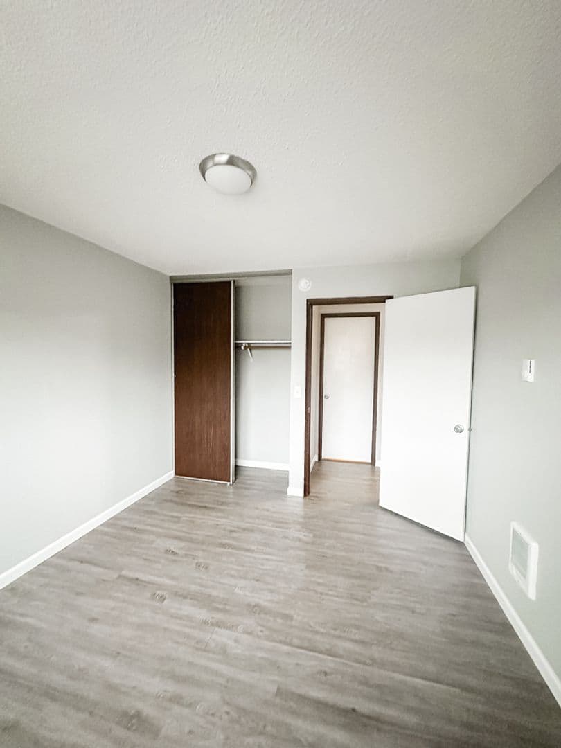 Salem Apartment: 1102-1180 Pine St NE