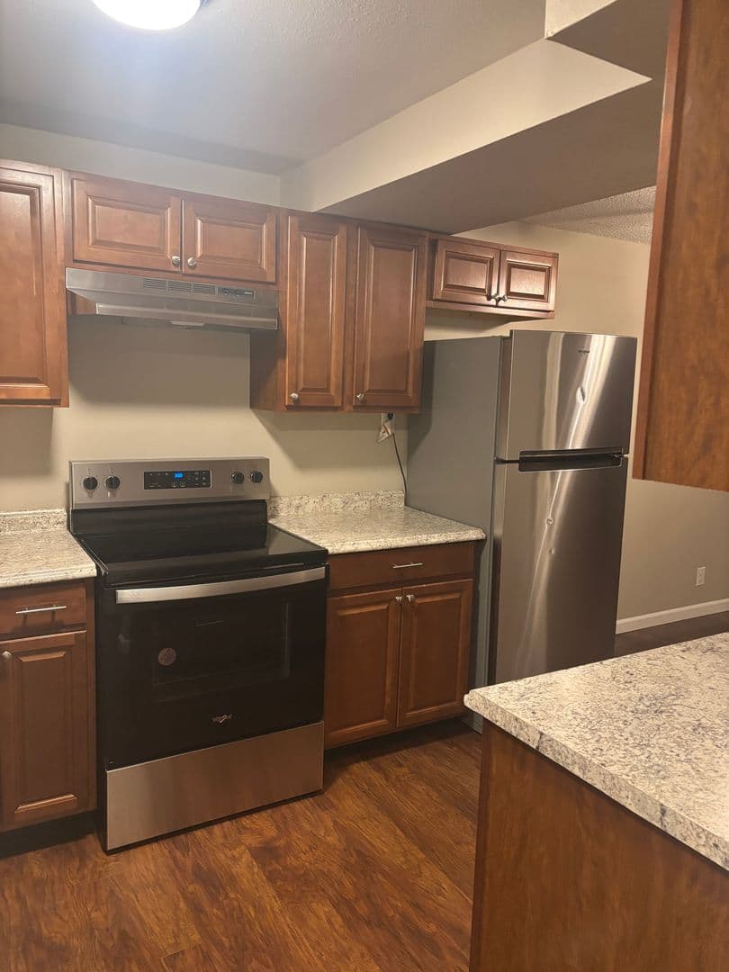 Salem Apartment: 4072 - 4098 Market St NE