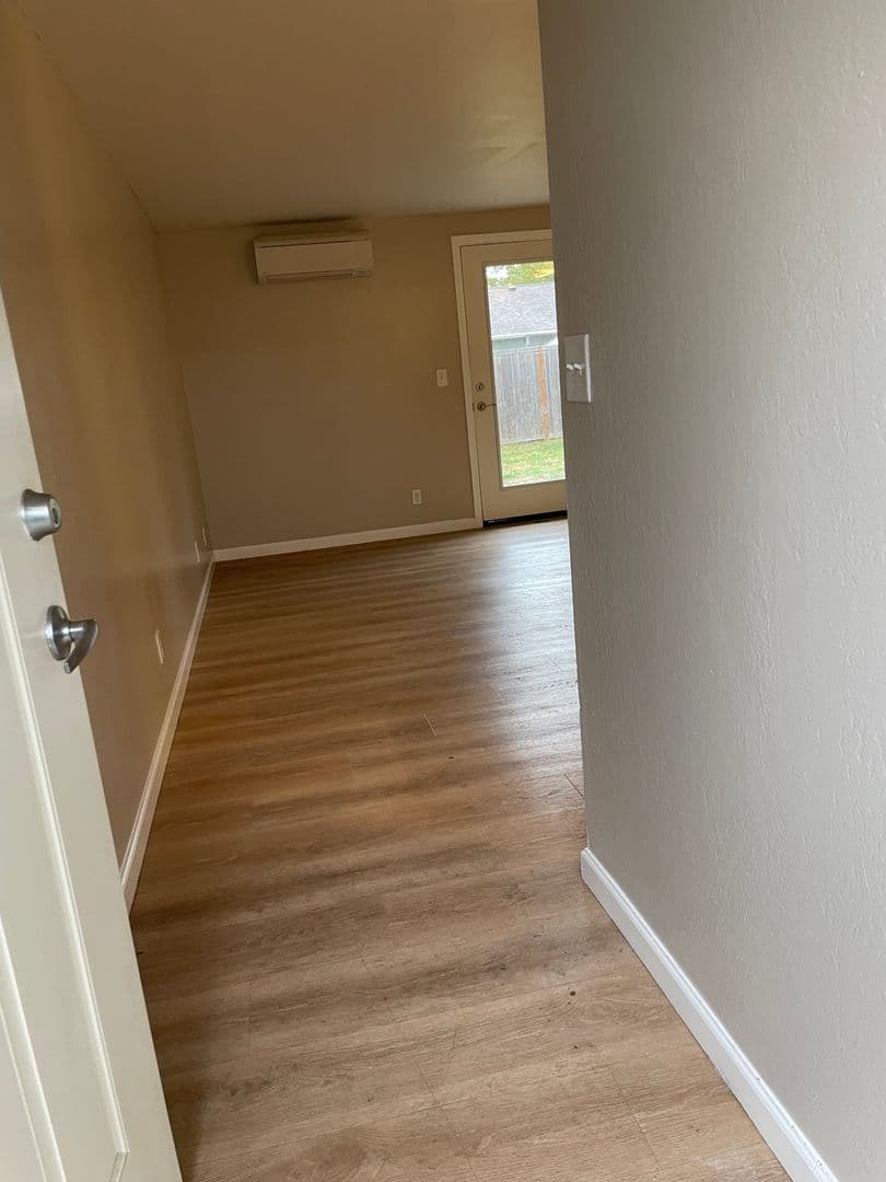 Eugene Apartment: 3659 West 18Th Ave, #6, Office