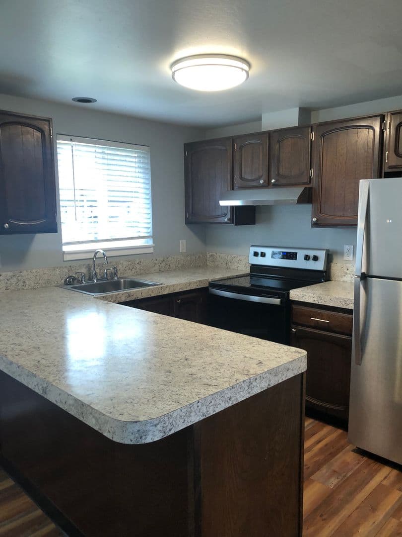 Eugene Apartment: 3659 West 18Th Ave, #6, Office