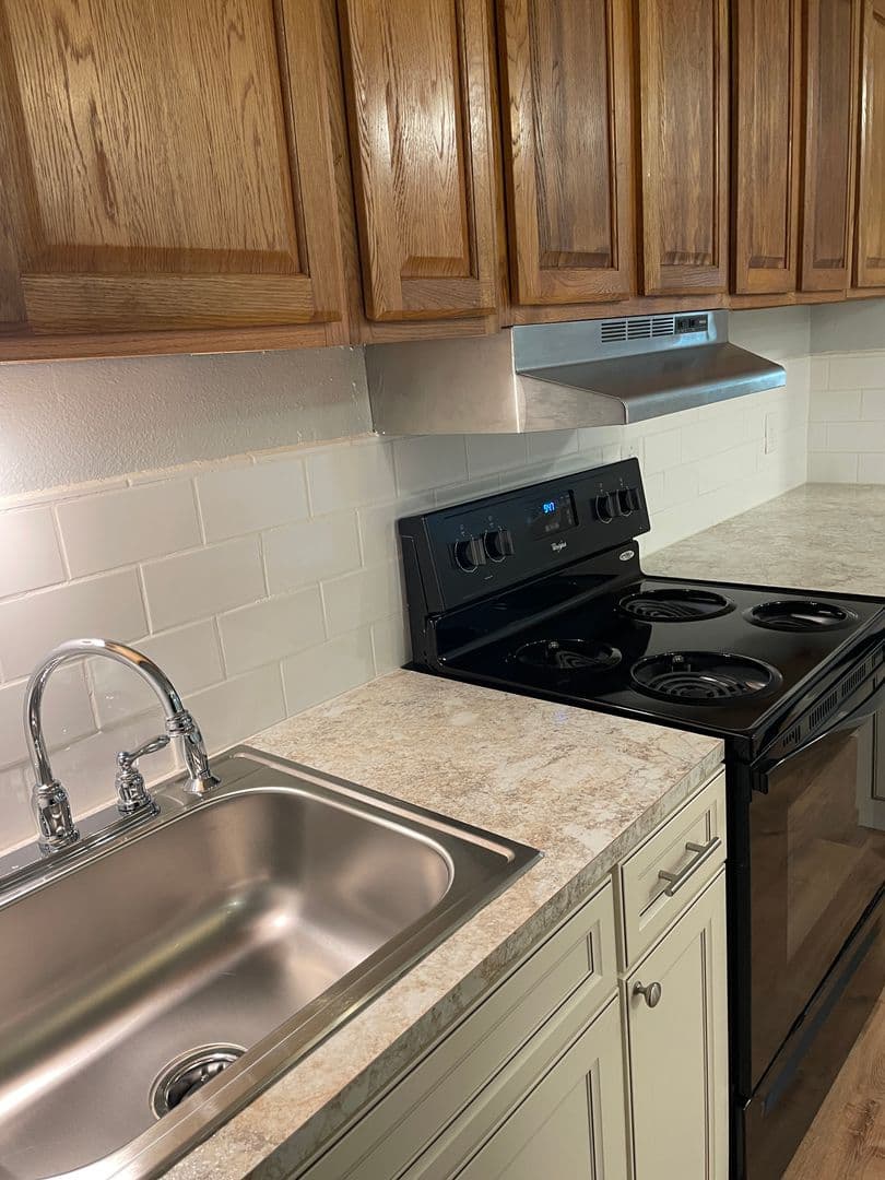 Salem Apartment: 1102-1180 Pine St NE