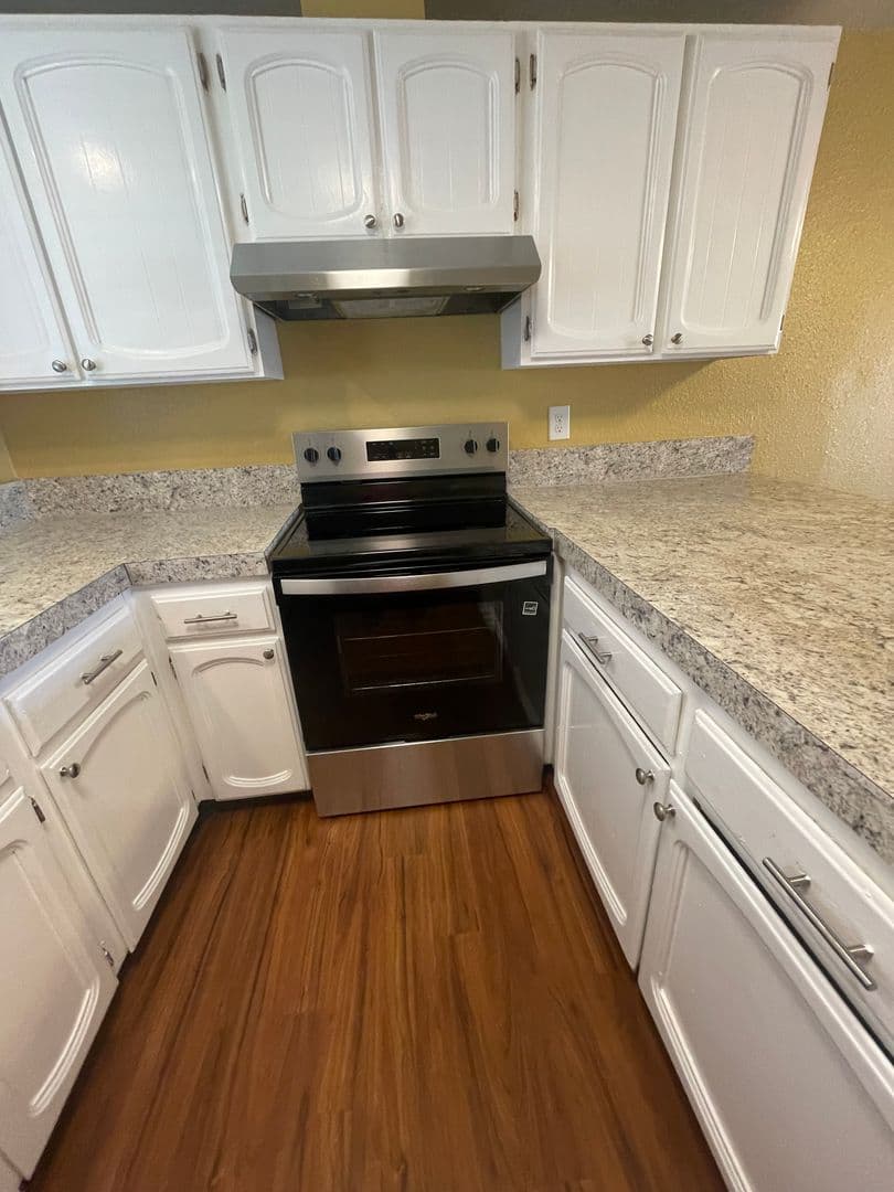 Eugene Apartment: 3659 West 18Th Ave, #6, Office