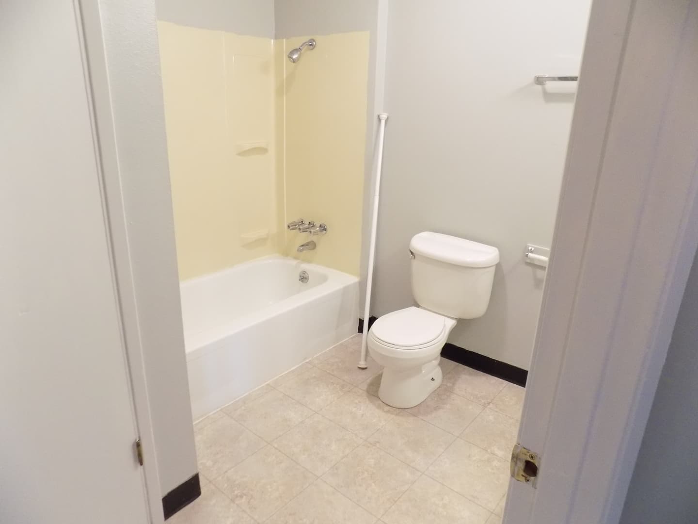 Salem Apartment: 1102-1180 Pine St NE