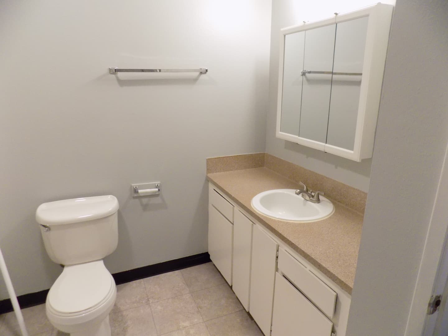 Salem Apartment: 1102-1180 Pine St NE