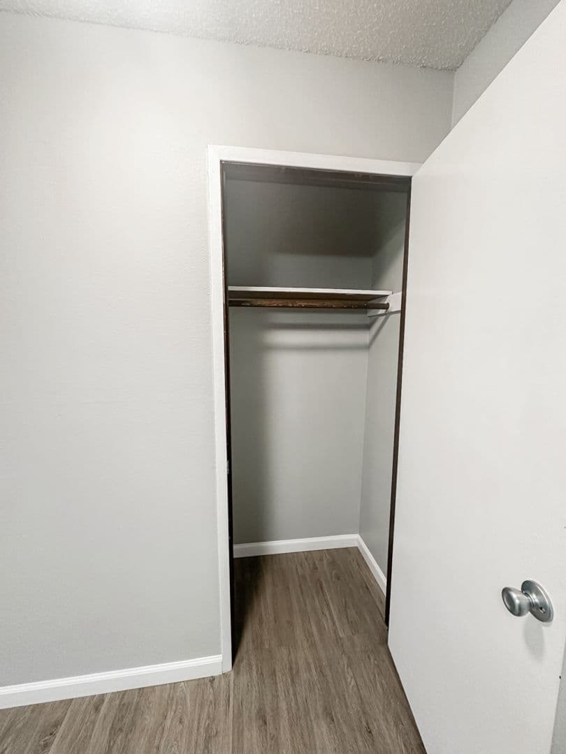 Salem Apartment: 1102-1180 Pine St NE