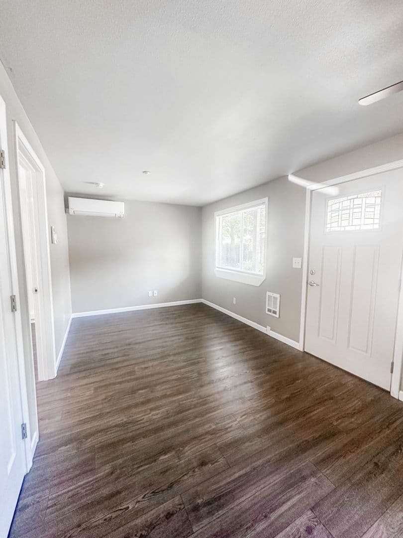 Salem Apartment: 2436-2474 Lee ST SE