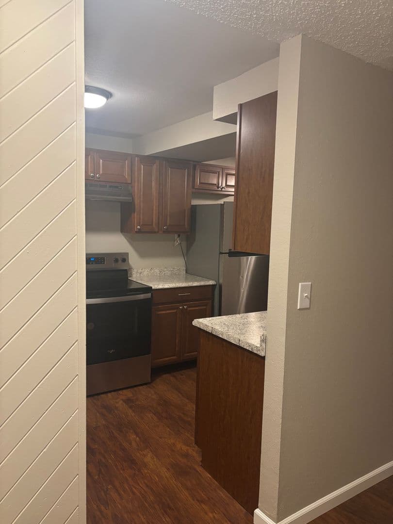 Salem Apartment: 4072 - 4098 Market St NE